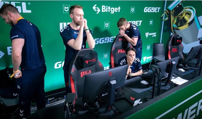 也凭借坚强 也凭借坚强